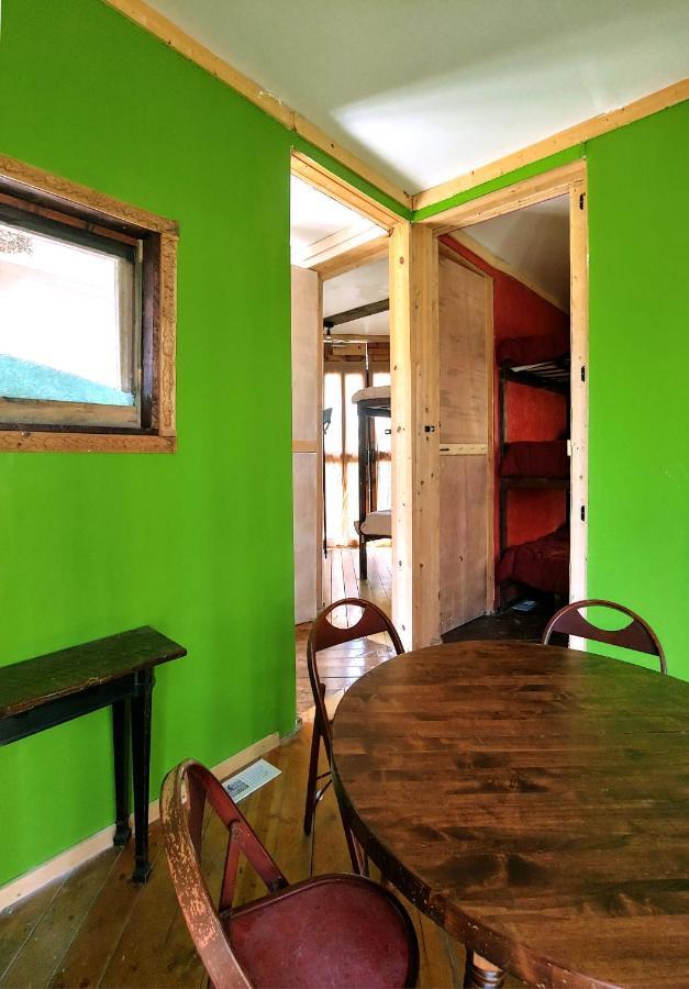 Lost River Hostel فرنتش ليك المظهر الخارجي الصورة